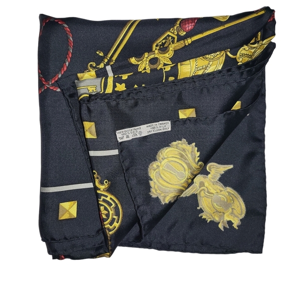 🔥SOLD🔥 HERMES Carre 90 Scarf Keys Tassel - Picture 5 of 7